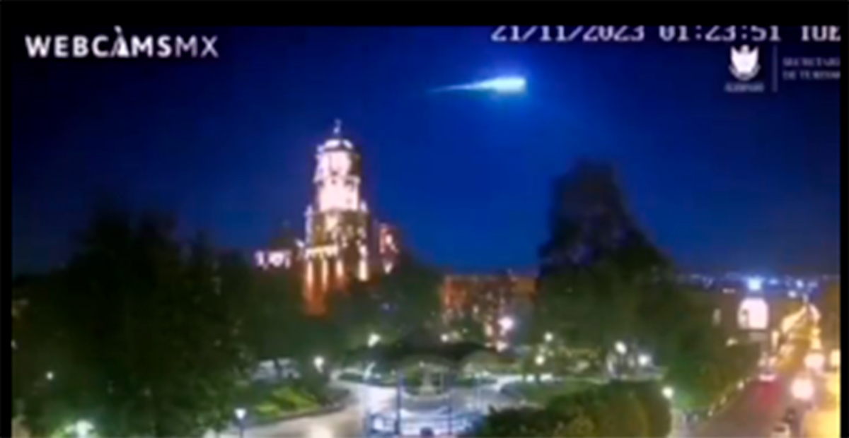 Meteorito ilumina el cielo nocturno en varios estados de México