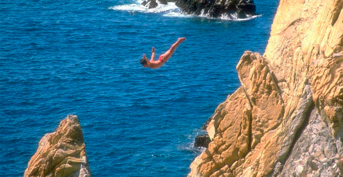 Regresan los clavados en La Quebrada de Acapulco tras el paso del huracán Otis