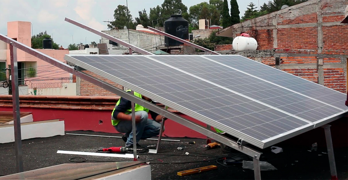 Sener ofrece programa de incentivos para instalar paneles solares en hogares mexicanos