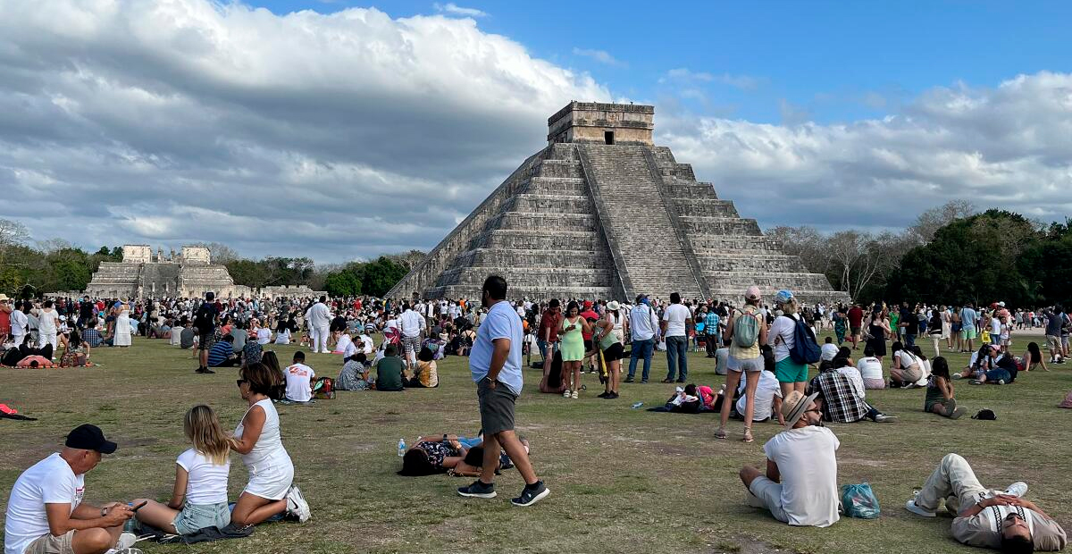 México experimenta un aumento del 10,6 % en turistas internacionales en marzo de 2024