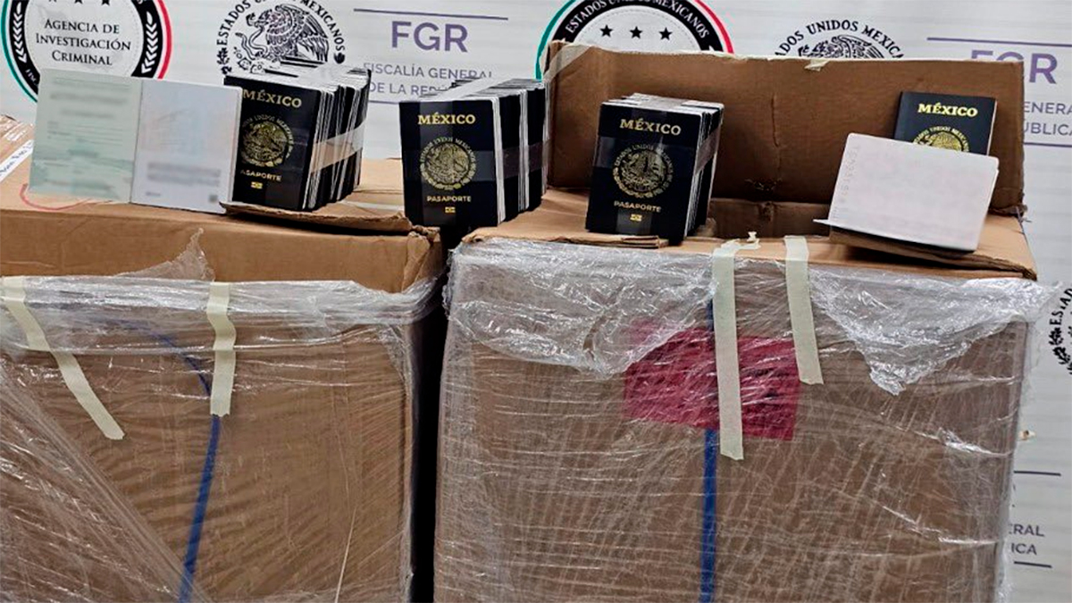 Detienen en Tlaxcala a dos implicados en robo de libretas para pasaportes de la SRE