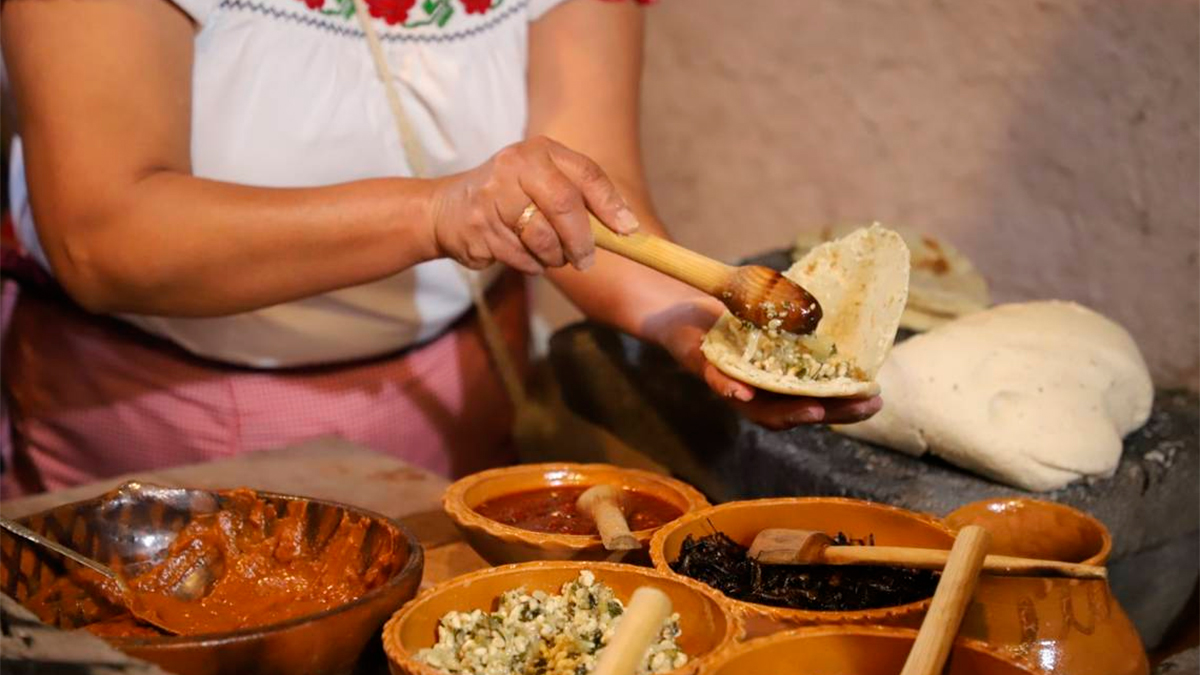 Cocineras tradicionales alertan sobre la desaparición de ingredientes esenciales en la gastronomía mexicana