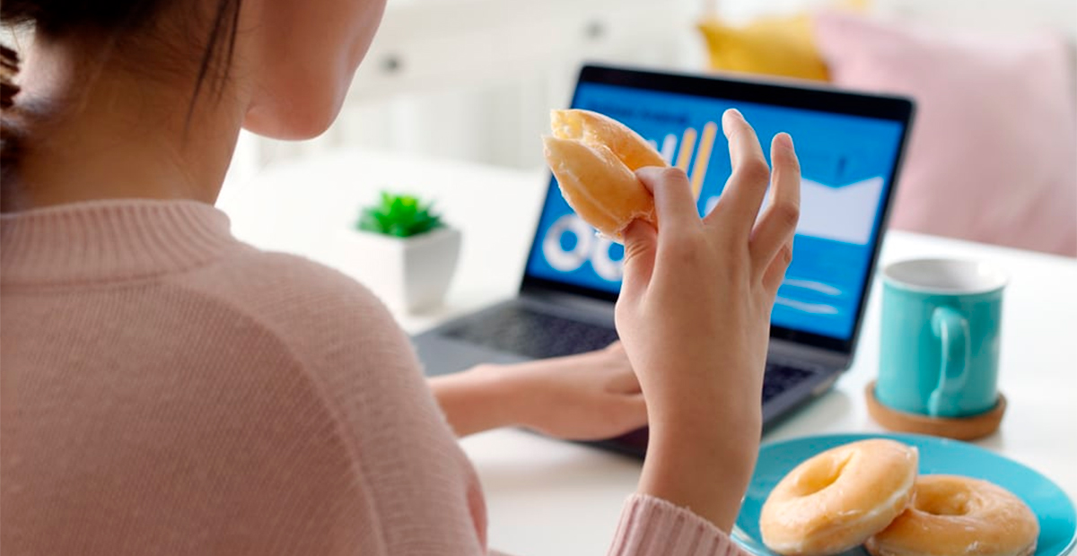 Comer impulsivamente, cómo controlar la alimentación emocional