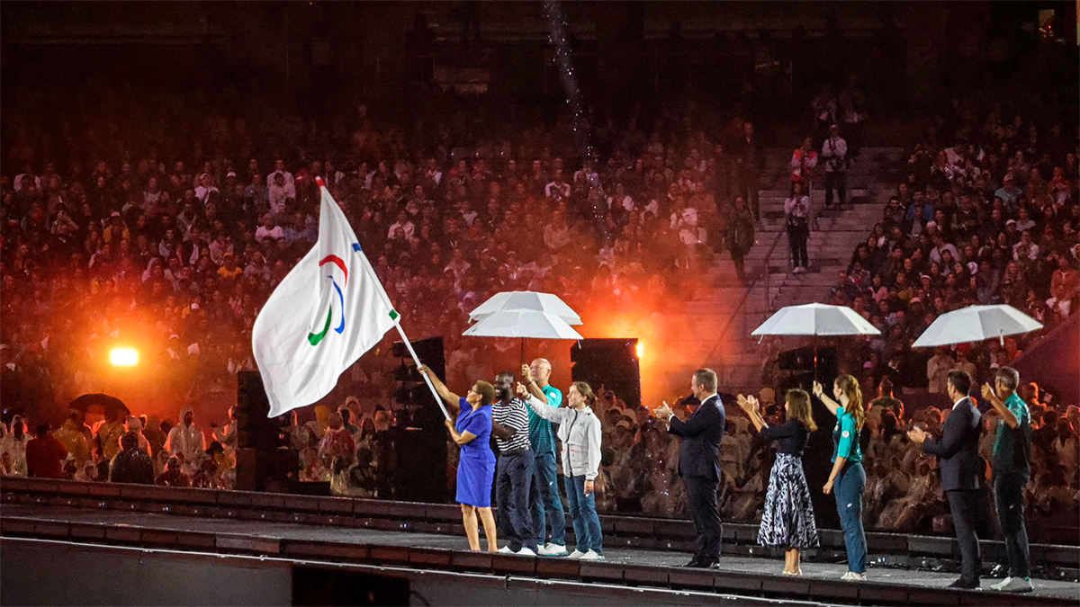 París se despide de los Paralímpicos 2024 con una vibrante ceremonia de clausura