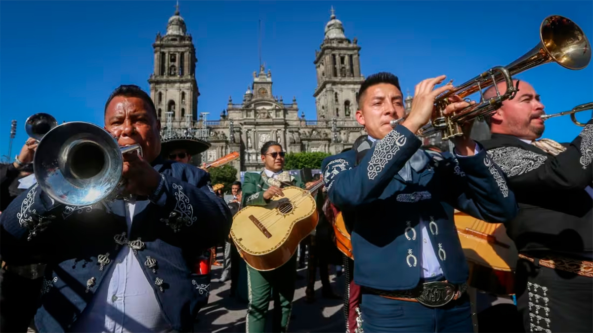 Récord Guinness: Más de mil mariachis tocan al unísono en el Zócalo de la CDMX