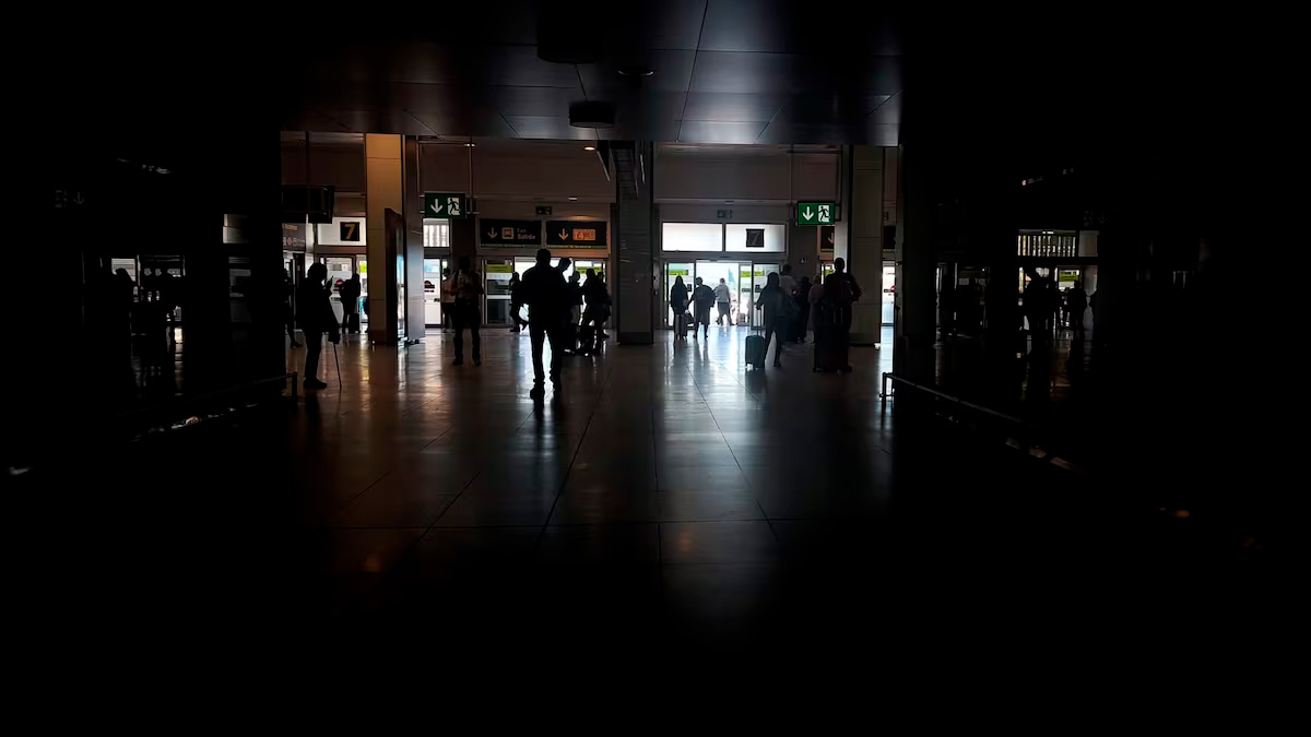 España sufre histórico apagón eléctrico que paraliza al país y deja millones sin servicios