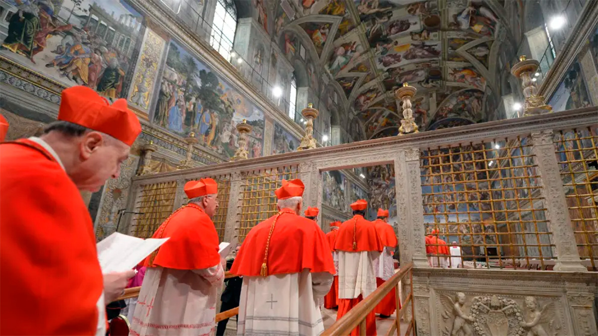 Confirman cónclave para elegir nuevo Papa el 7 de mayo; cardenal Becciu renuncia a participar
