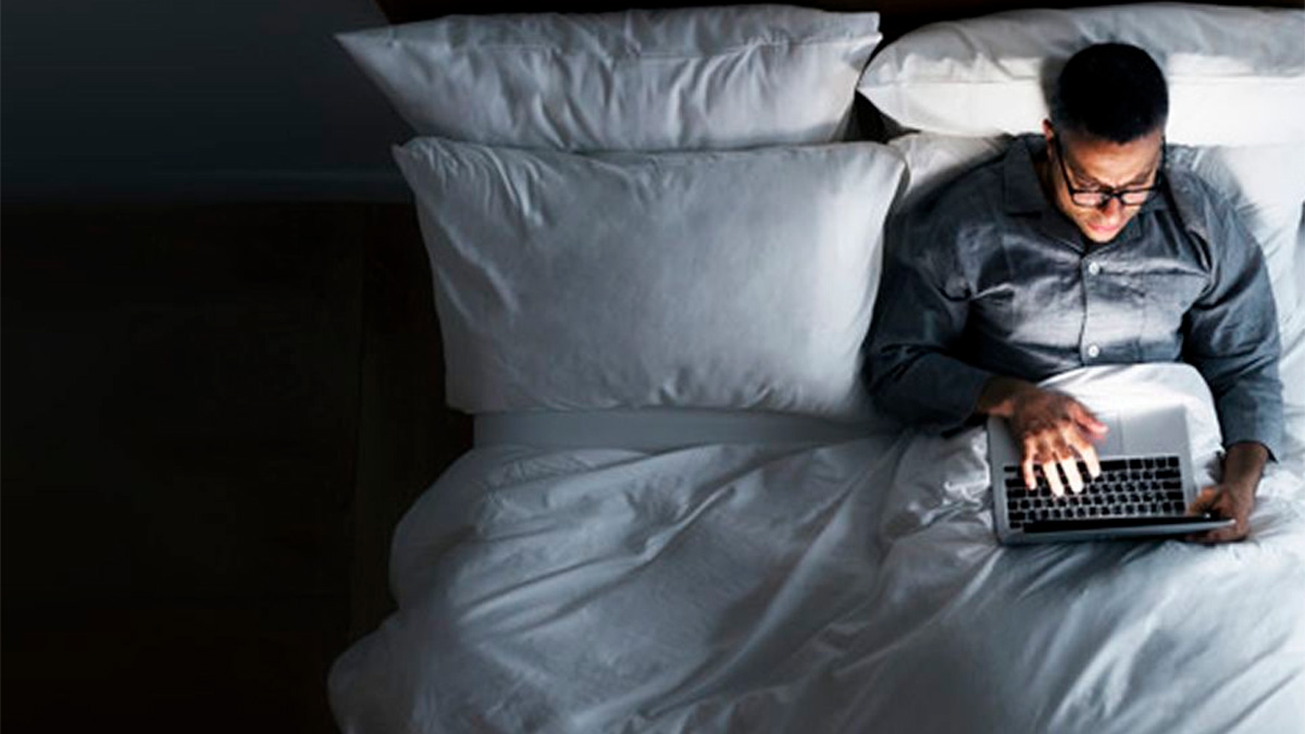 Pantallas antes de dormir: nuevo estudio revela su impacto alarmante en el sueño