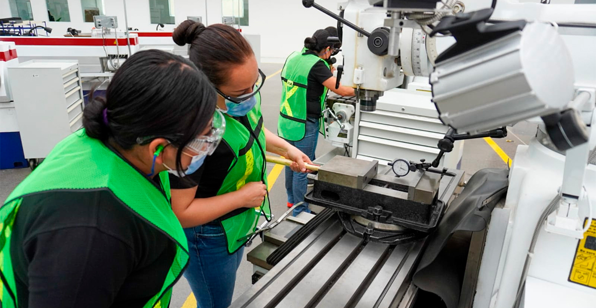 México crea 165 mil empleos en abril, pero se pierden plazas formales y en servicios