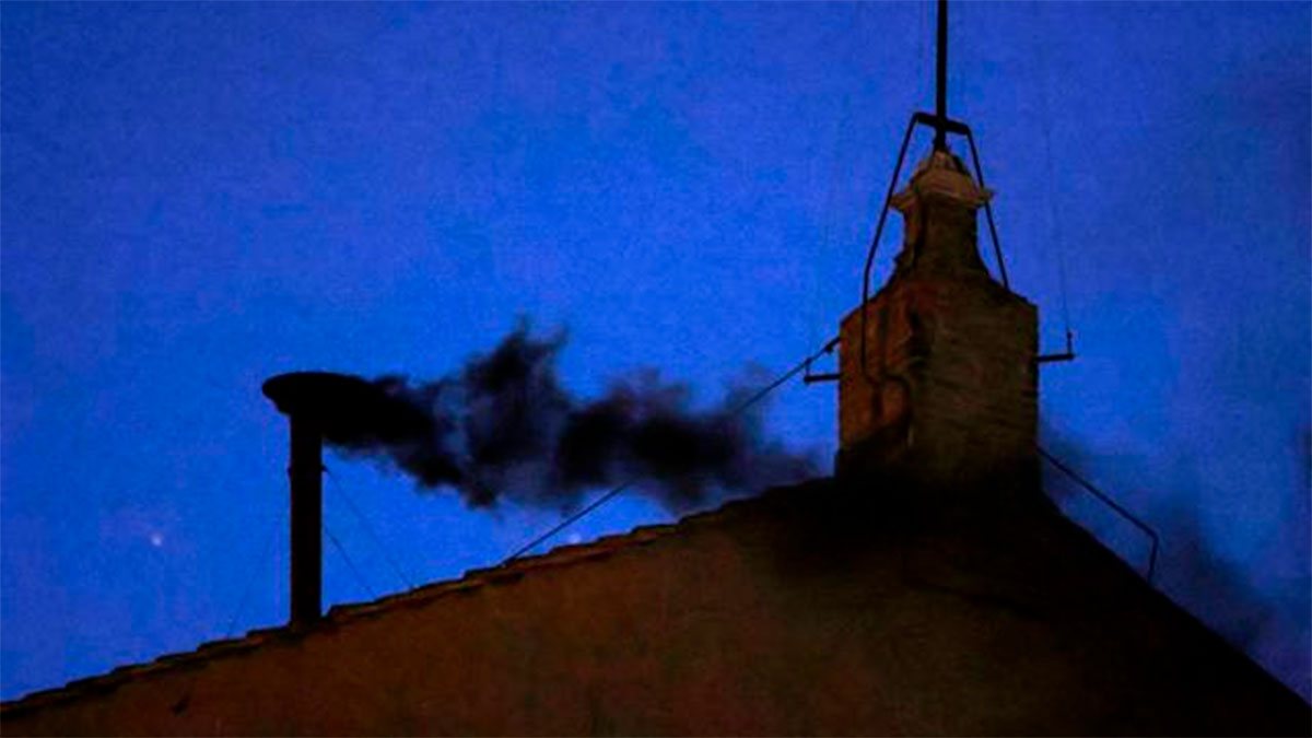 Humo negro en el Vaticano: aún sin nuevo Papa tras primera votación del cónclave