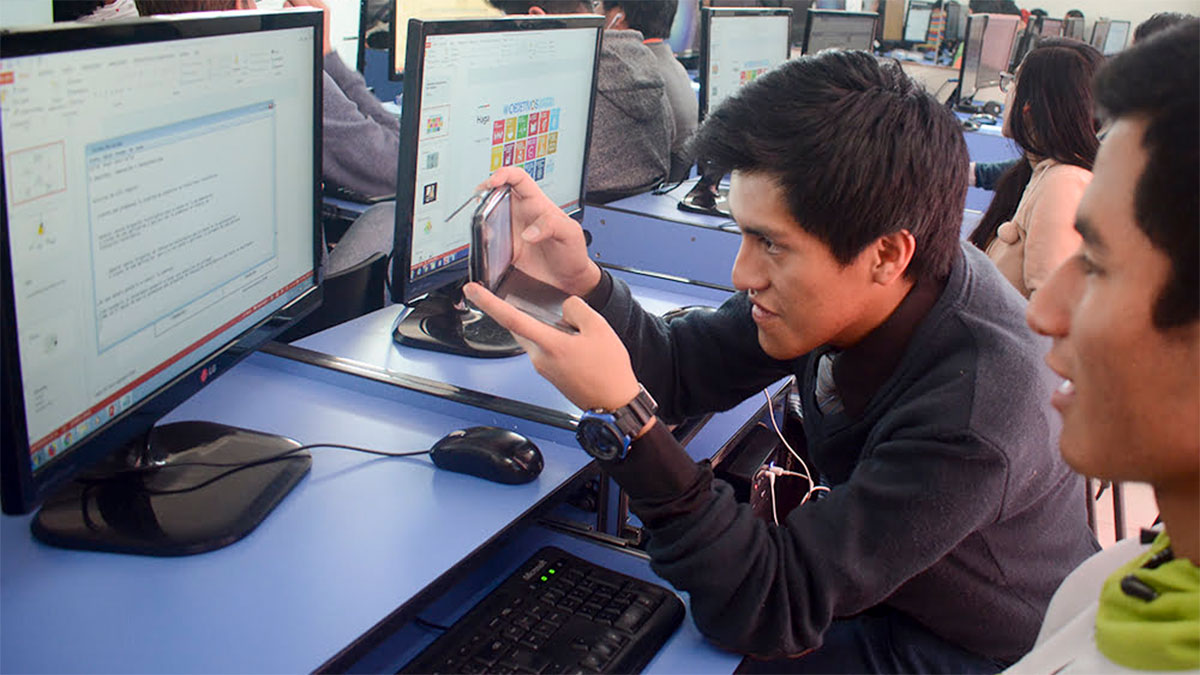 México supera los 100 millones de usuarios de internet en 2024, pero persisten brechas digitales