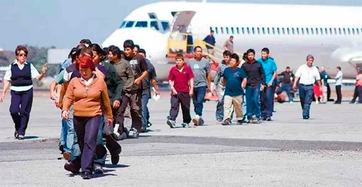 Sale primer vuelo con migrantes autodeportados de EU