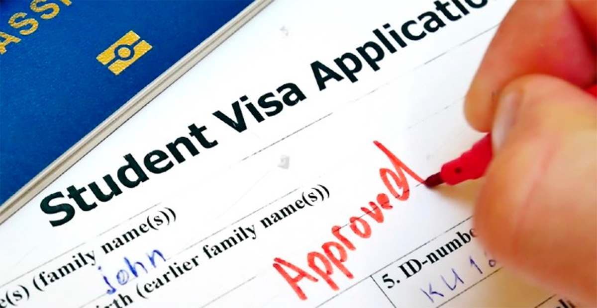 EE. UU. suspende la tramitación de visas estudiantiles para ampliar revisión de redes sociales