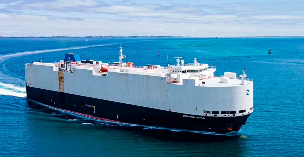 Barco se incendia con 3,000 autos rumbo a México proveniente de China