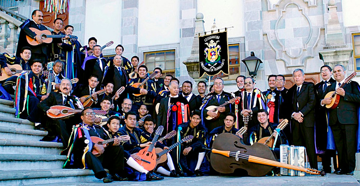 Buscan declarar Patrimonio Cultural Intangible a la Estudiantina de la Universidad de Guanajuato