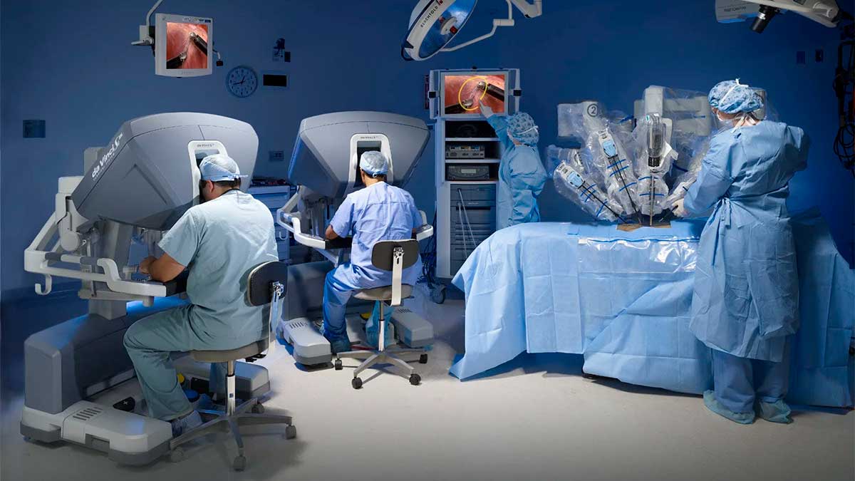 TecSalud realiza primera cirugía robótica de corazón en el país