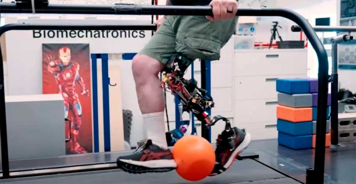 Crean prótesis de pierna que se integra al cuerpo y se controla con el pensamiento
