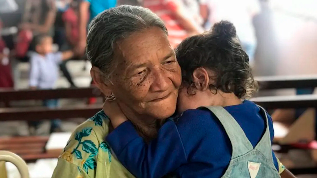 Los abuelos, el pilar invisible del cuidado infantil en México: una historia de amor y sacrificio