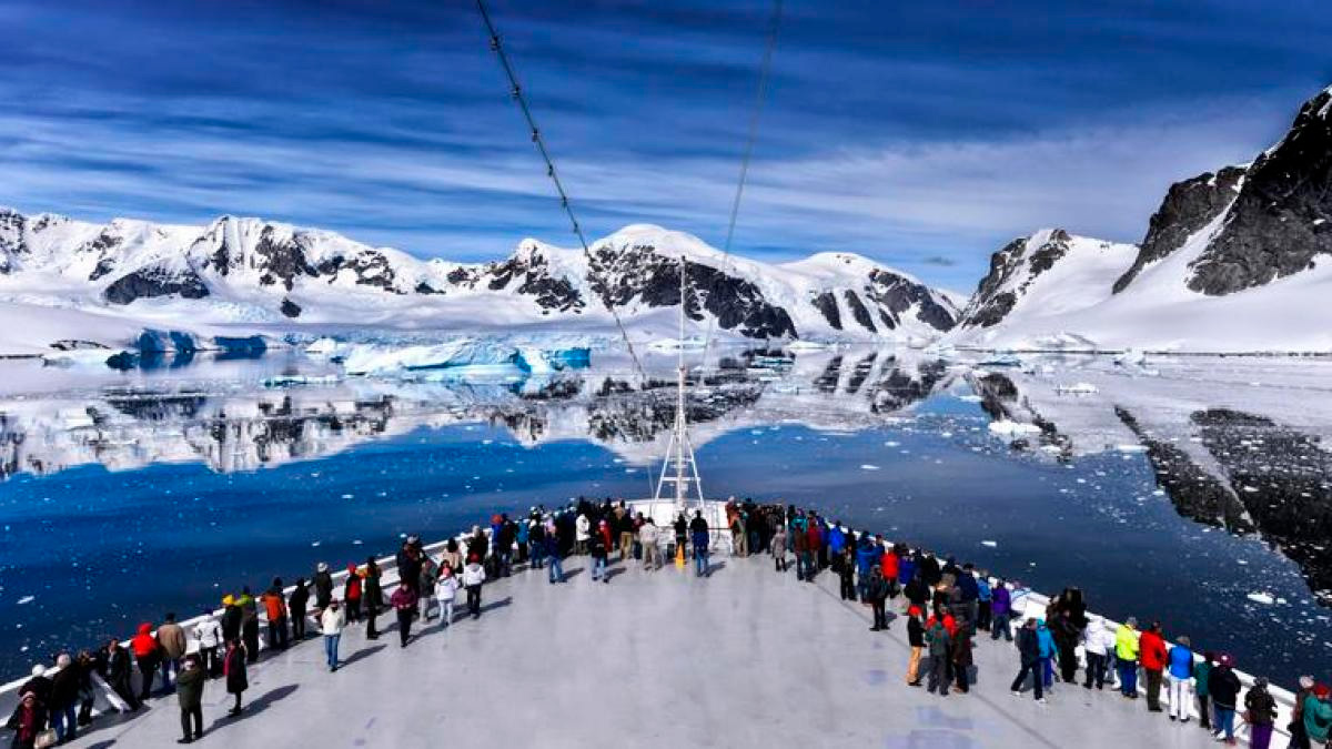 ¡Alarma en la Antártida! El turismo acelera el derretimiento de la nieve