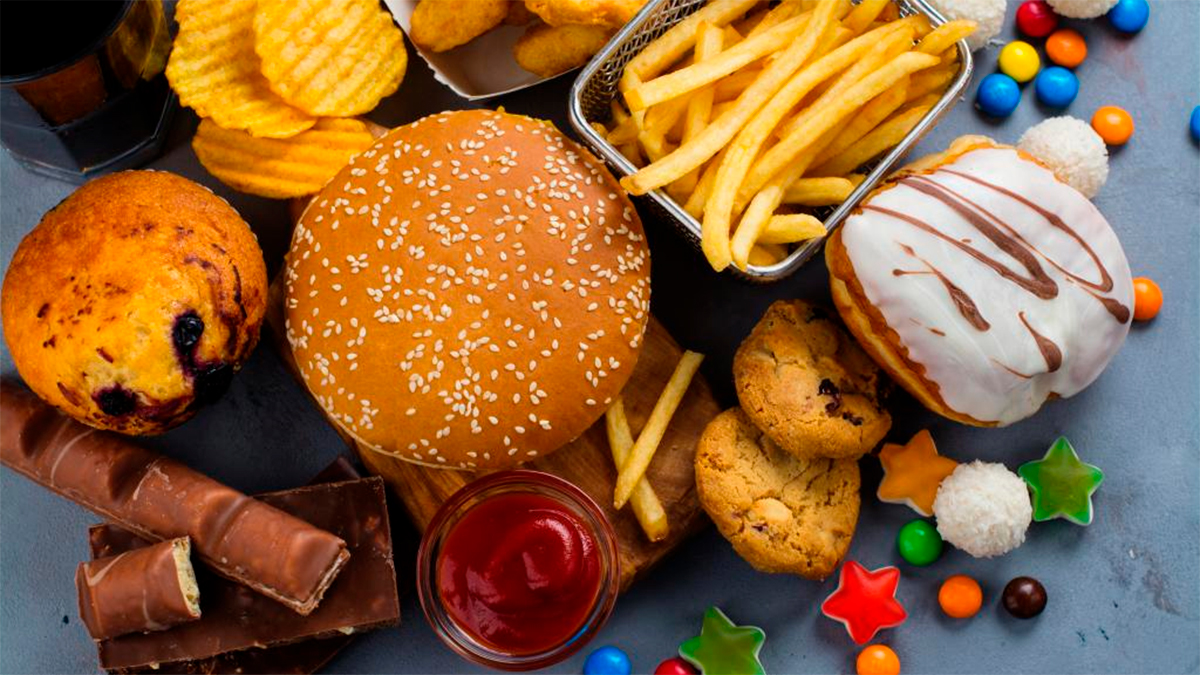 Alimentos ultraprocesados afectan gravemente la salud reproductiva masculina