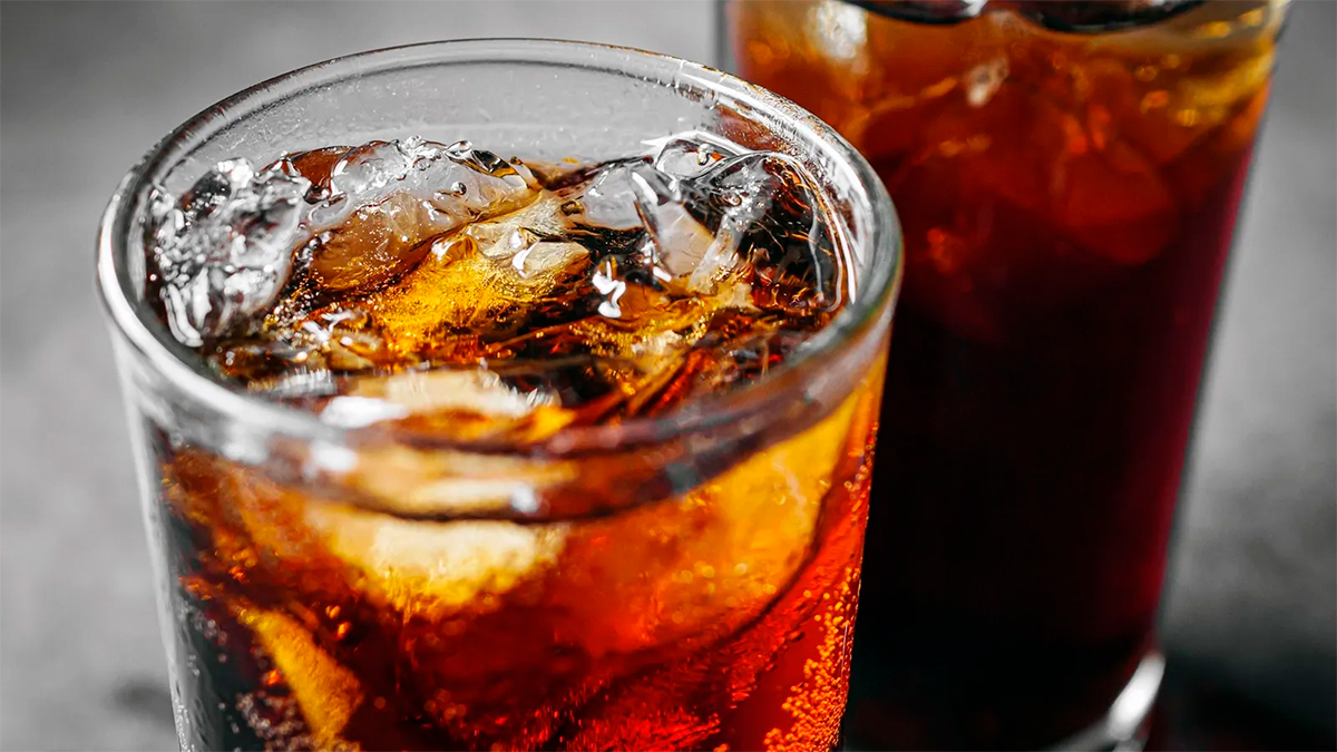 Gobierno e industria refresquera acuerdan reducir el azúcar en bebidas y ajustar el impuesto al refresco