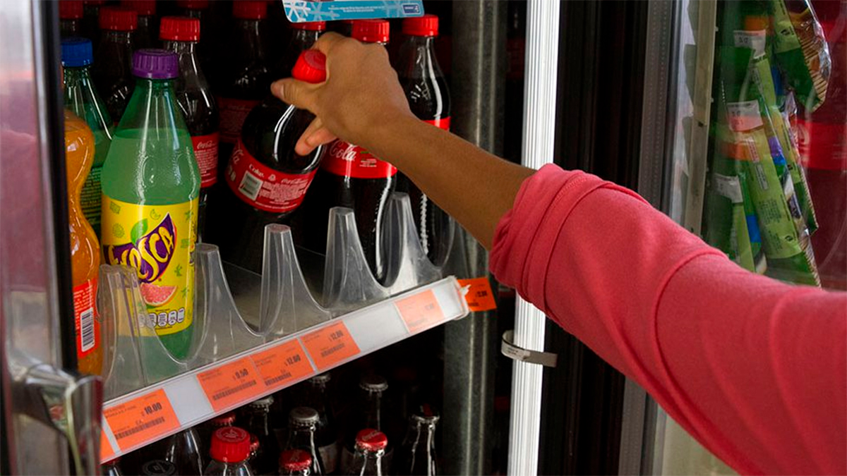 Caen las ventas de refrescos en México, pero aumenta el empleo en la industria