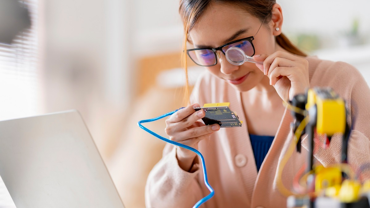 Carreras tecnológicas: una vía de emancipación femenina que desafía los estereotipos de género