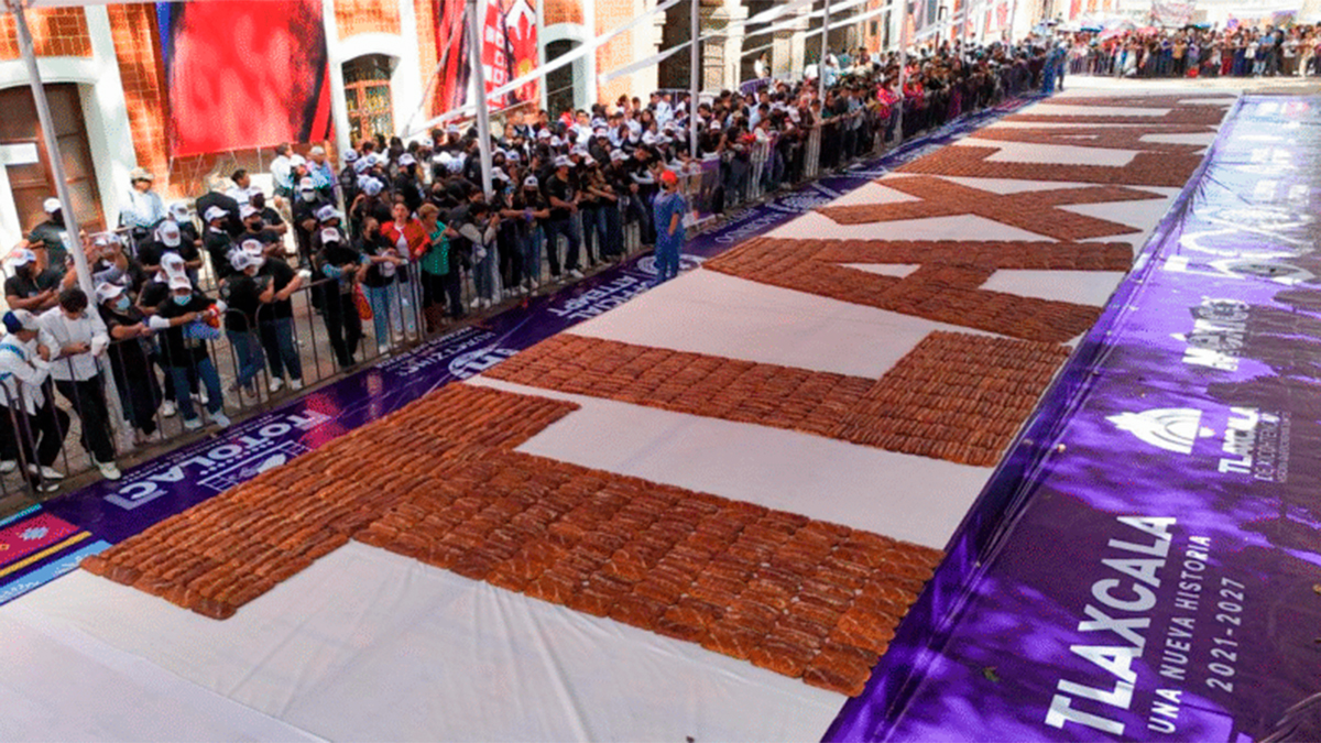 Tlaxcala rompe récord mundial con el pan de fiesta más grande del mundo