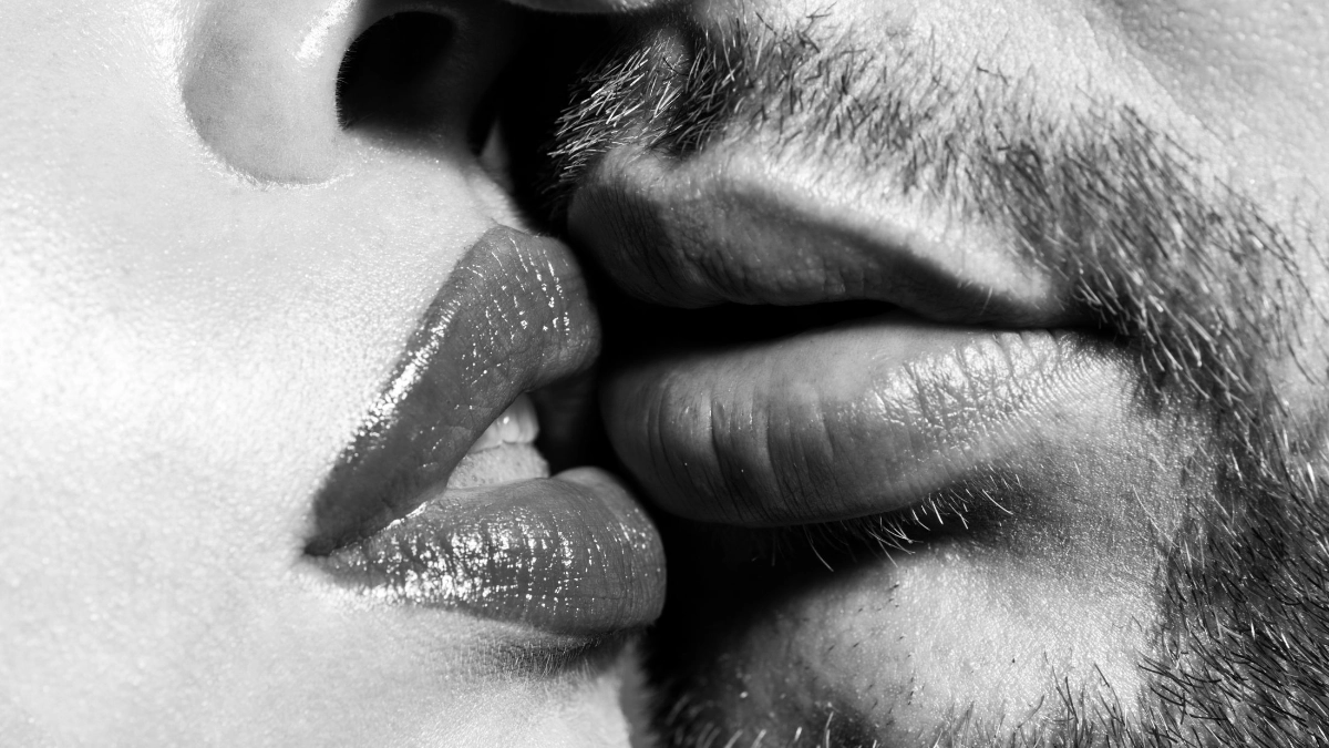 El beso es más antiguo de lo que imaginabas: científicos revelan que podría tener 21 millones de años