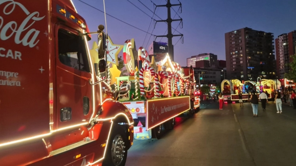 Exigen cancelar las Caravanas Navideñas de Coca-Cola por publicidad ilegal dirigida a la niñez