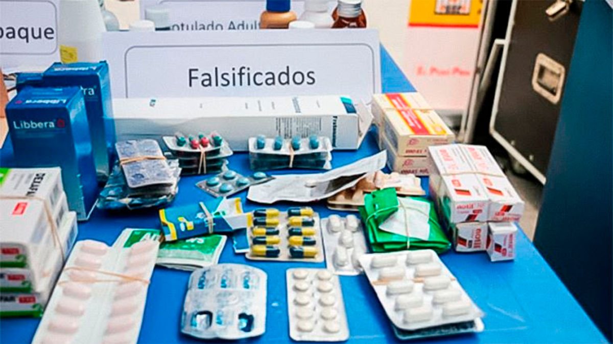 Cofepris emite alerta sanitaria por venta ilegal de medicamentos falsificados en internet
