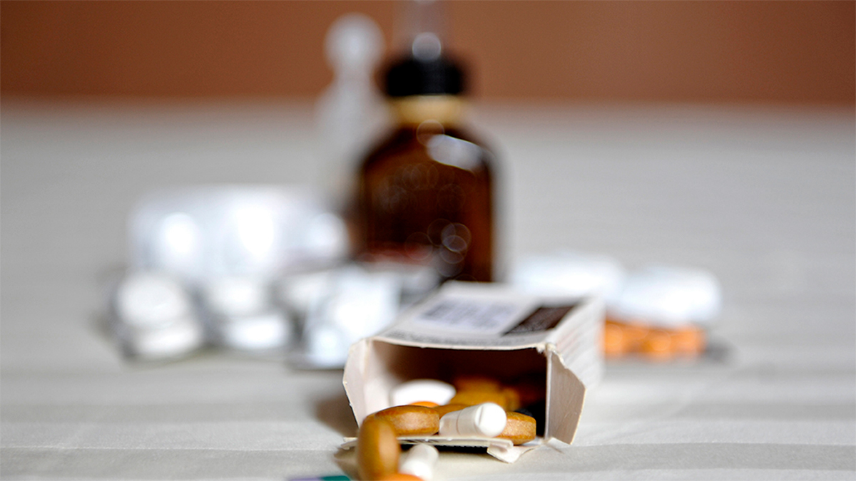 Cofepris lanza alerta por venta de medicinas falsas en internet: peligro mortal detrás de precios bajos