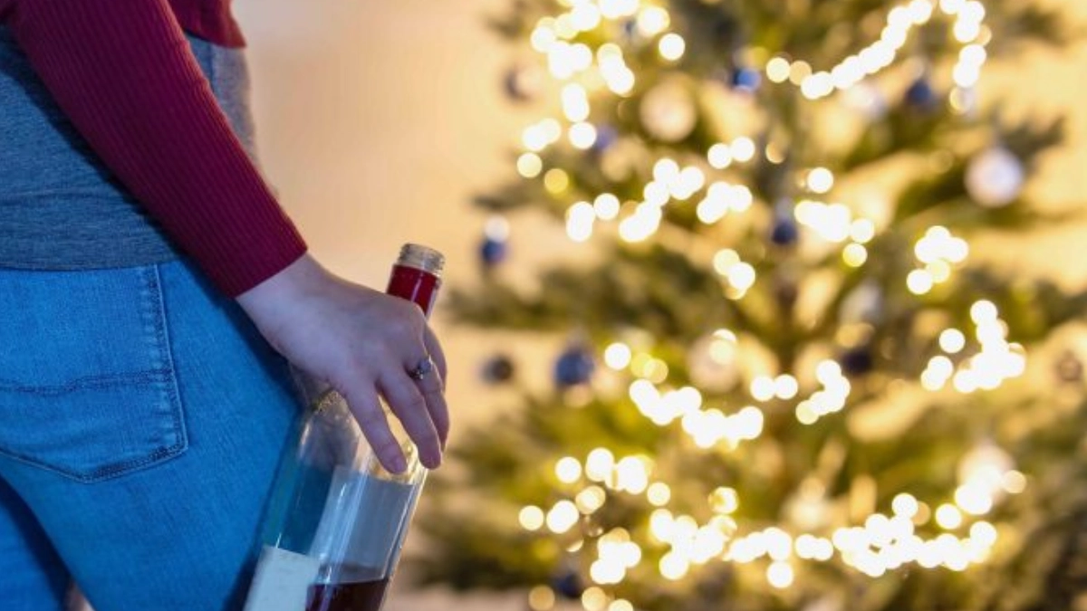 Alertan por riesgo de recaídas en personas con alcoholismo durante fiestas decembrinas