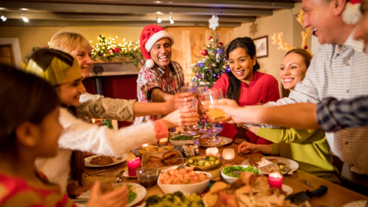 Cenas navideñas se encarecen 17% en México; festejar fuera de casa puede costar hasta cinco veces más