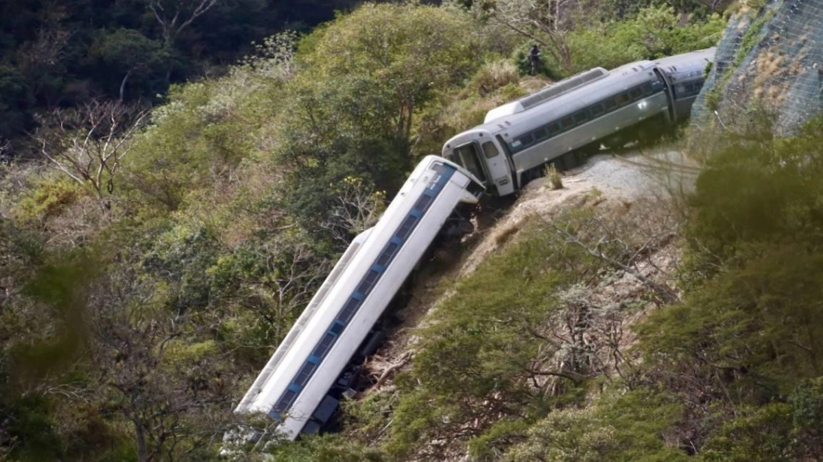 FGR avanza en investigación por descarrilamiento del Tren Interoceánico en Oaxaca