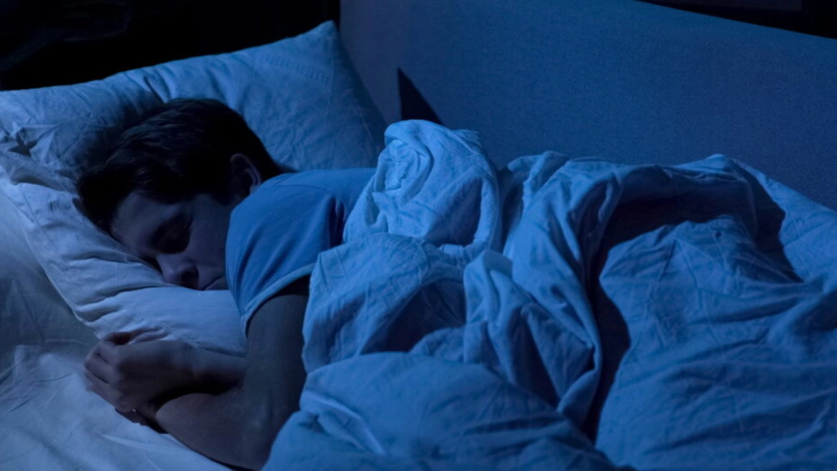 Dormir más los fines de semana reduce el riesgo de depresión en adolescentes, revela estudio