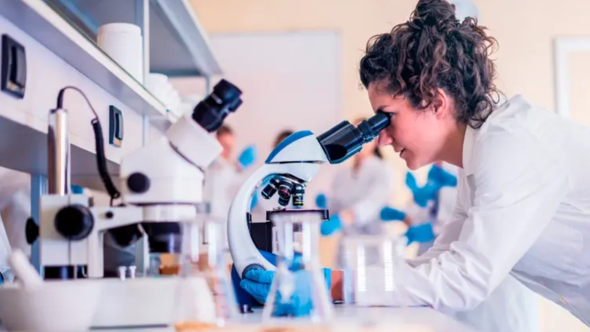 Solo 33 de cada 100 científicos en el mundo son mujeres: persiste brecha de género en la ciencia