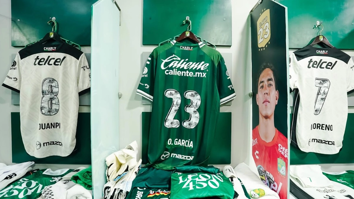 Club León estrena jersey conmemorativa por los 450 años de la ciudad en el Nou Camp