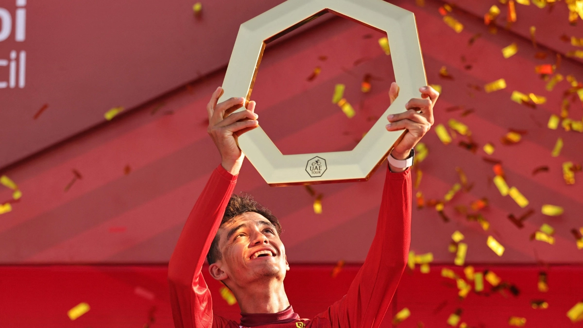 Isaac del Toro conquista el Tour de los Emiratos Árabes Unidos y hace historia para México