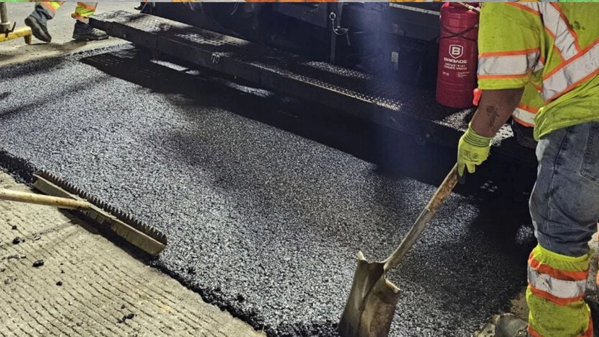 Texas prueba carreteras hechas con plástico reciclado para resistir el calor extremo