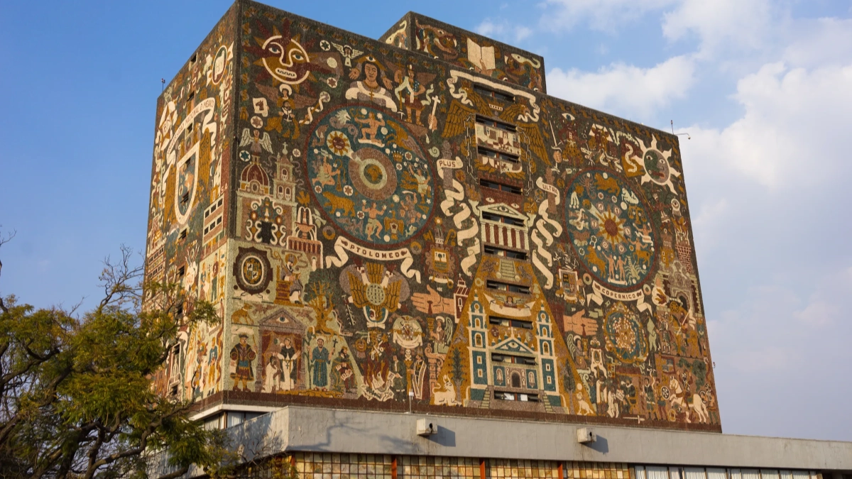 UNAM posiciona 12 carreras entre las 50 mejores del mundo, según ranking QS 2026