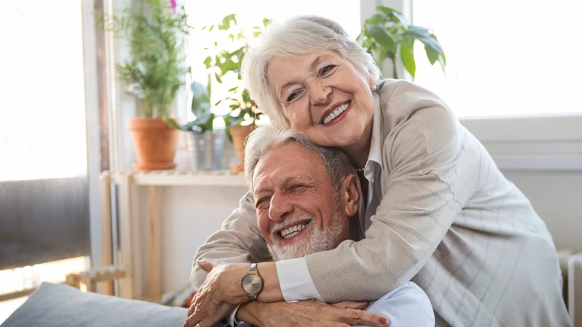 Estudio revela que la vejez no siempre implica deterioro: casi la mitad de los adultos mayores mejora con el tiempo