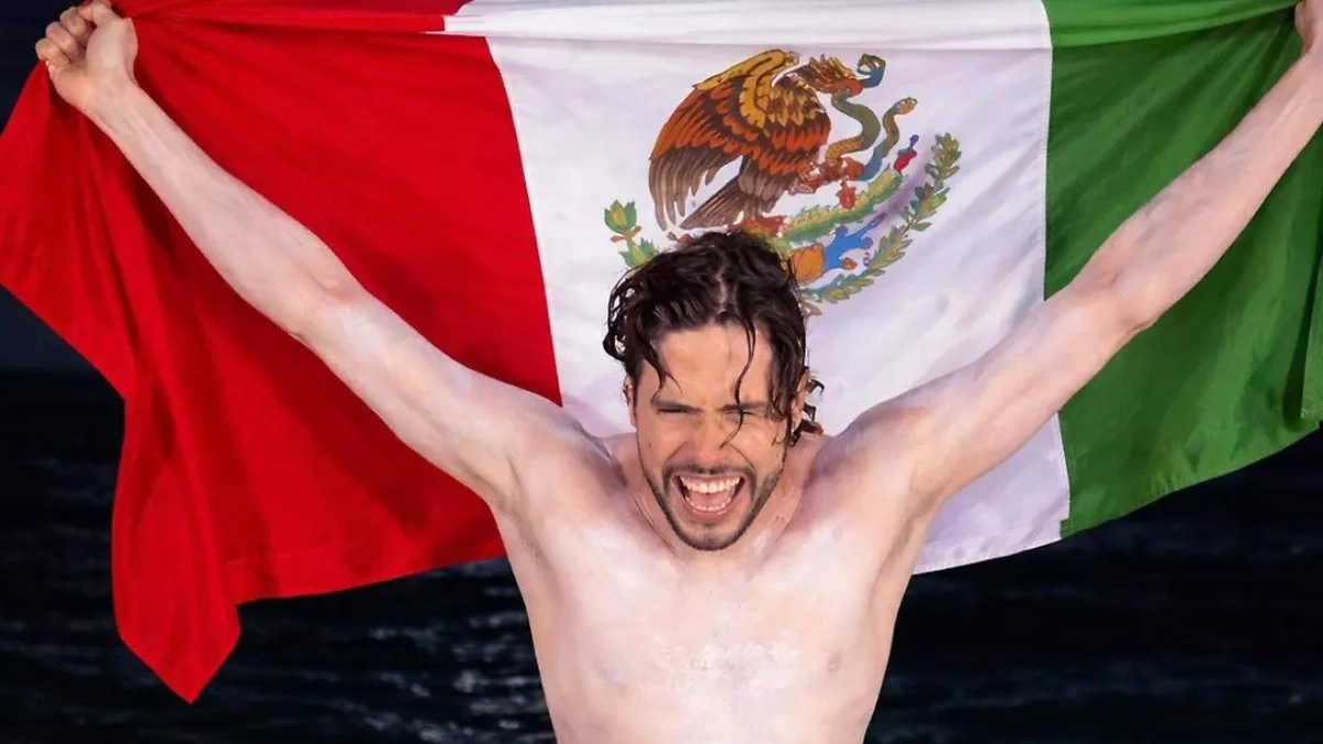 Nadador mexicano rompe récord nacional tras recorrer 85 kilómetros en mar abierto