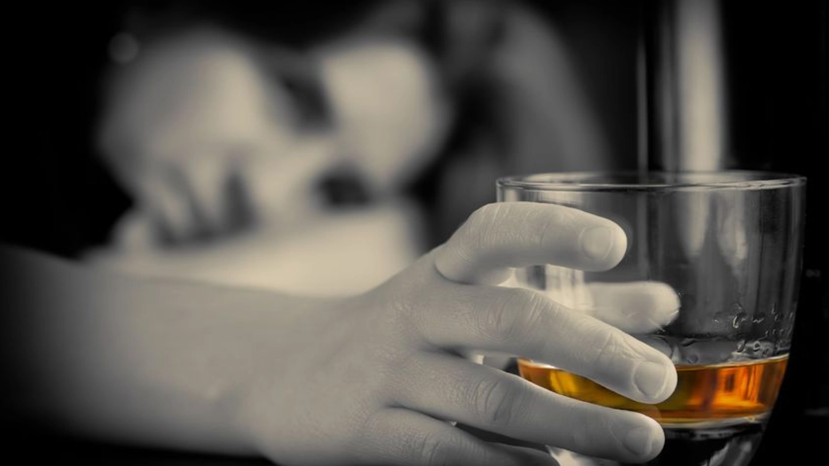 Consumo de alcohol en mujeres se dispara en México y enciende alerta de salud pública