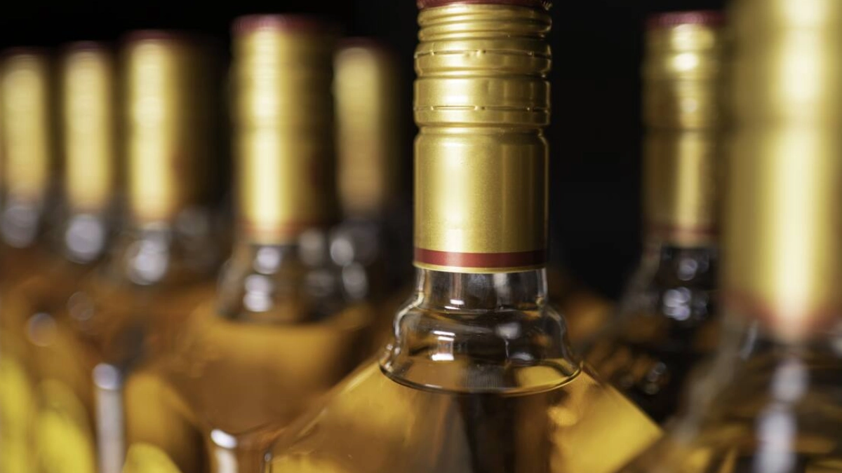 Analizan etiquetado en bebidas alcohólicas con advertencias sobre riesgo de cáncer