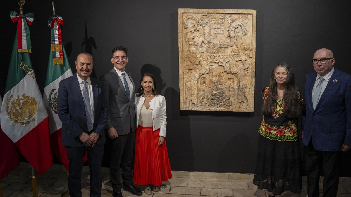 Recuperan en Nueva York valioso dintel maya saqueado de Chiapas; regresará a México