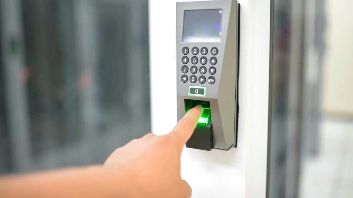 Obligatorio el reloj checador: estas son las sanciones por incumplir la ley