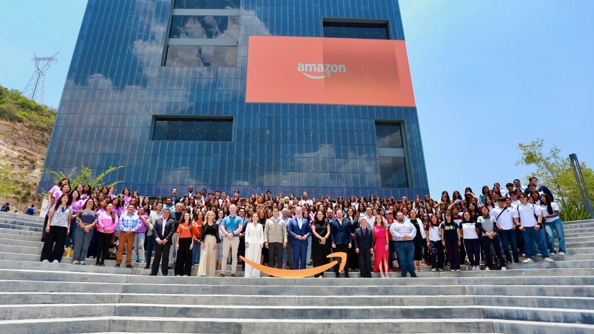 Amazon inaugura en Querétaro primer laboratorio gratuito de IA y robótica para jóvenes en América Latina