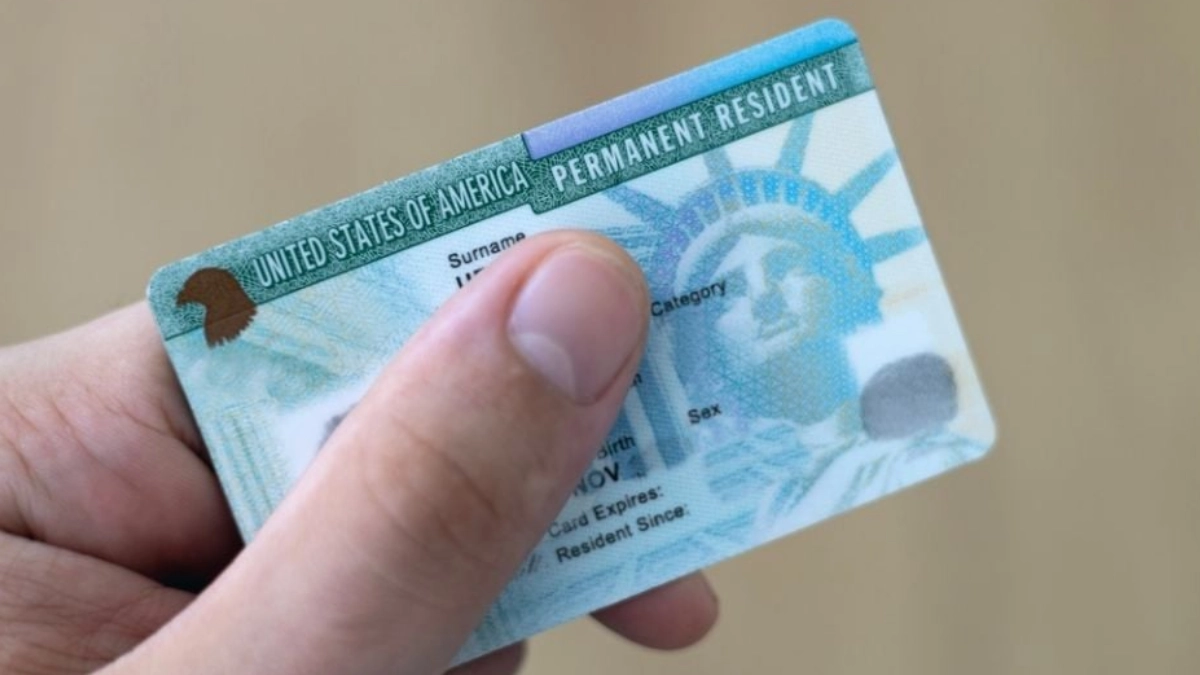 Trump obligará a migrantes temporales a salir de EU para tramitar la residencia permanente