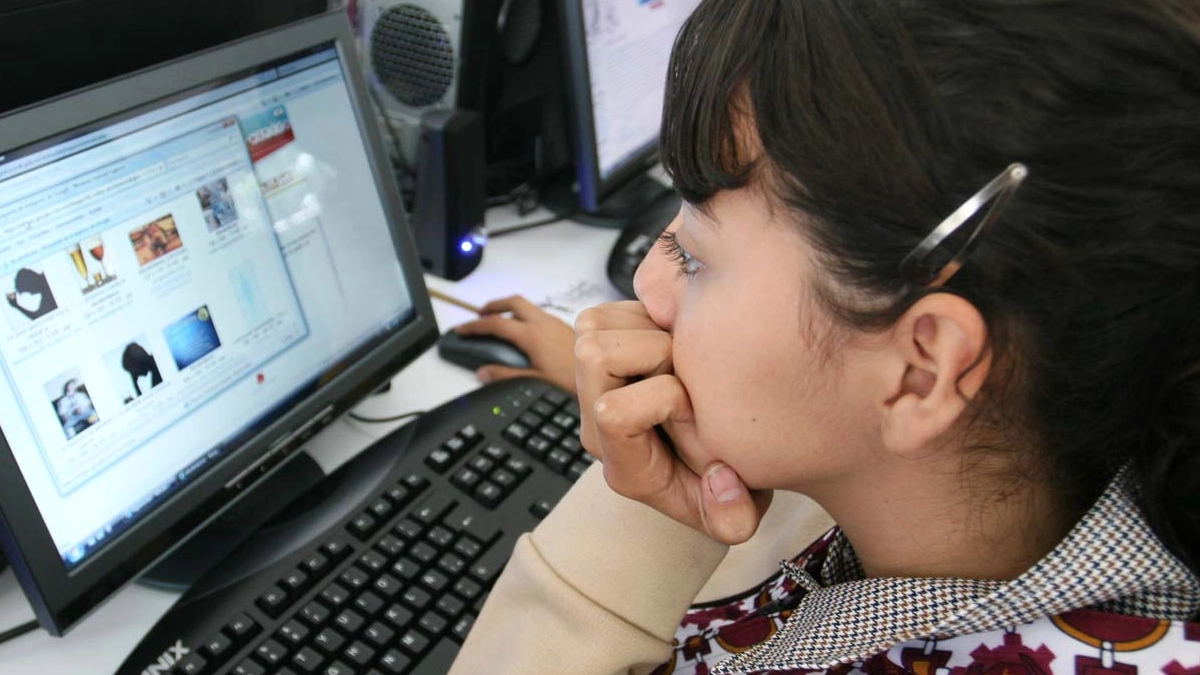 Más de 20 millones de mexicanos no usan internet por falta de conocimientos o recursos: Inegi